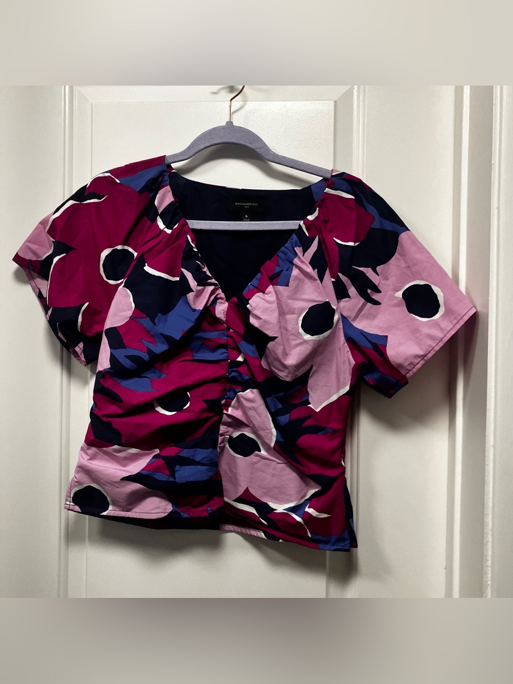 Banana Republic Fitted V-Neck Floral Blouse - Size 6
